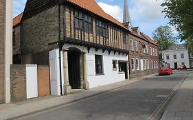 Tudor Rose Hotel